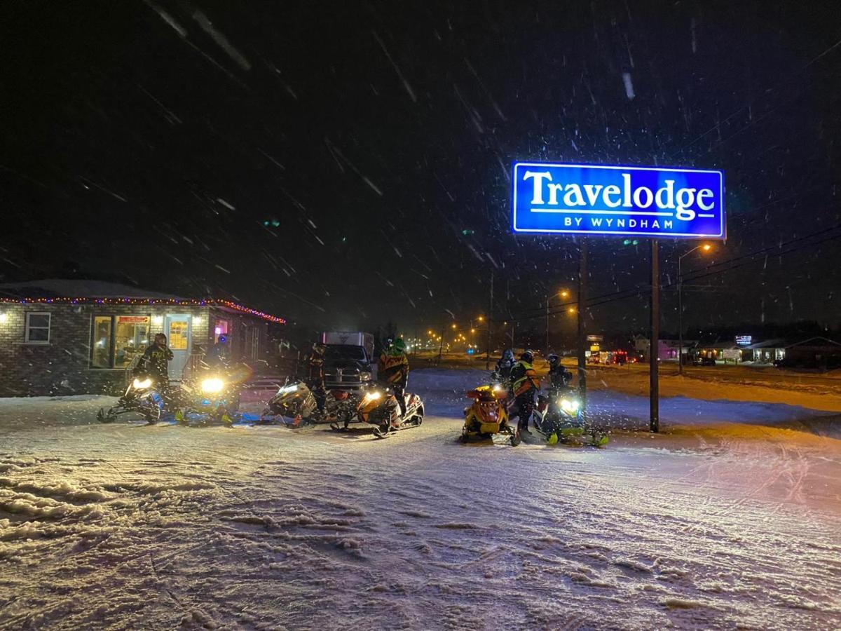 Travelodge By Wyndham Cochrane Екстериор снимка