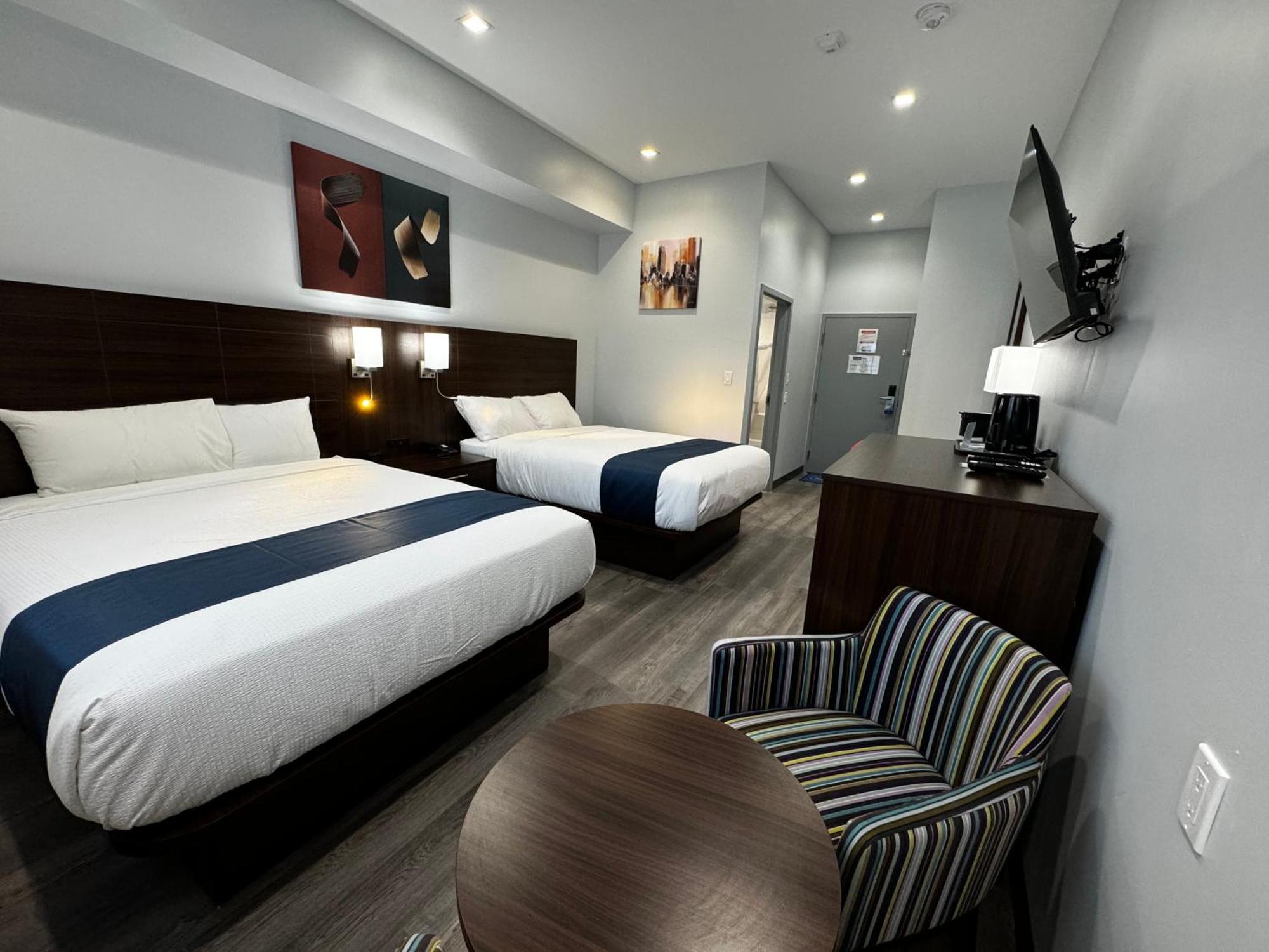 Travelodge By Wyndham Cochrane Екстериор снимка