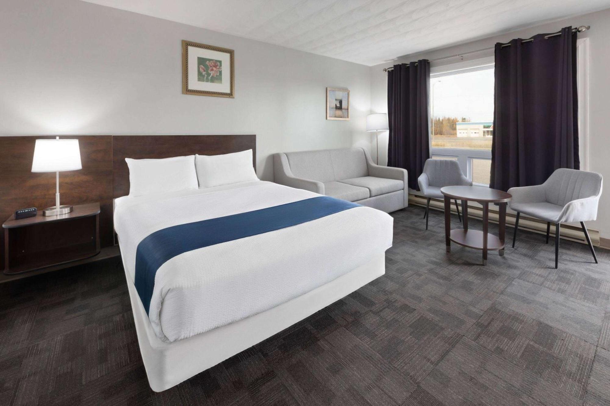Travelodge By Wyndham Cochrane Екстериор снимка